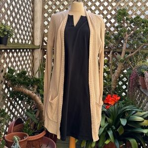 BDG Urban Outfitters, Cotton Cardigan. Size Small. Lightweight. Natural Tan